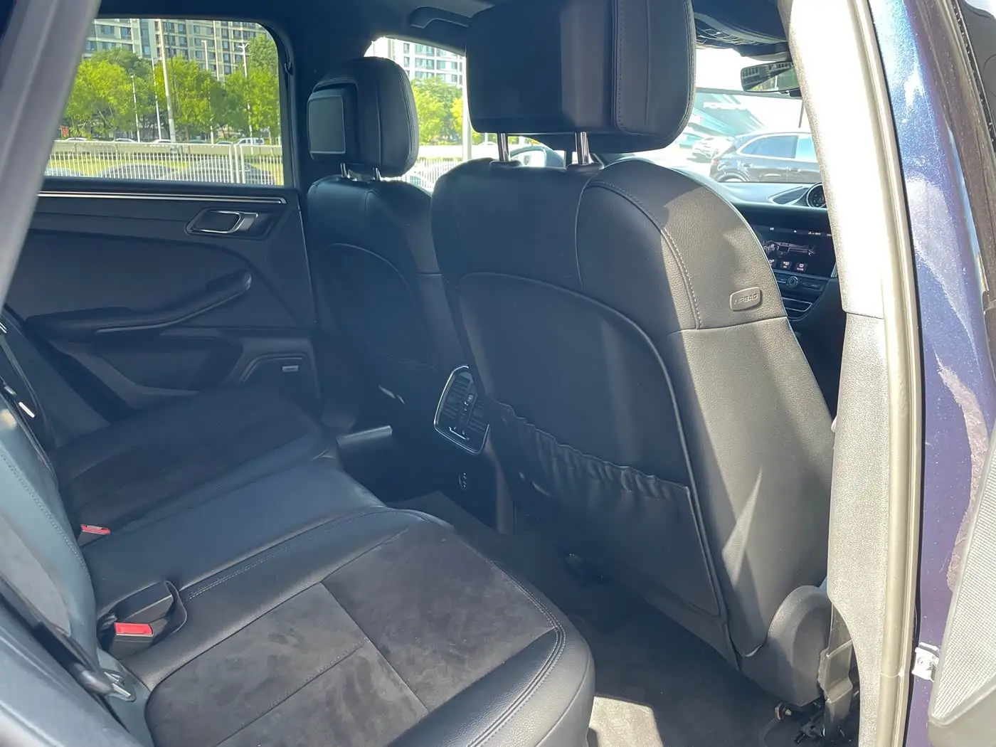 Porsche Macan 2022 — Photo 11/12