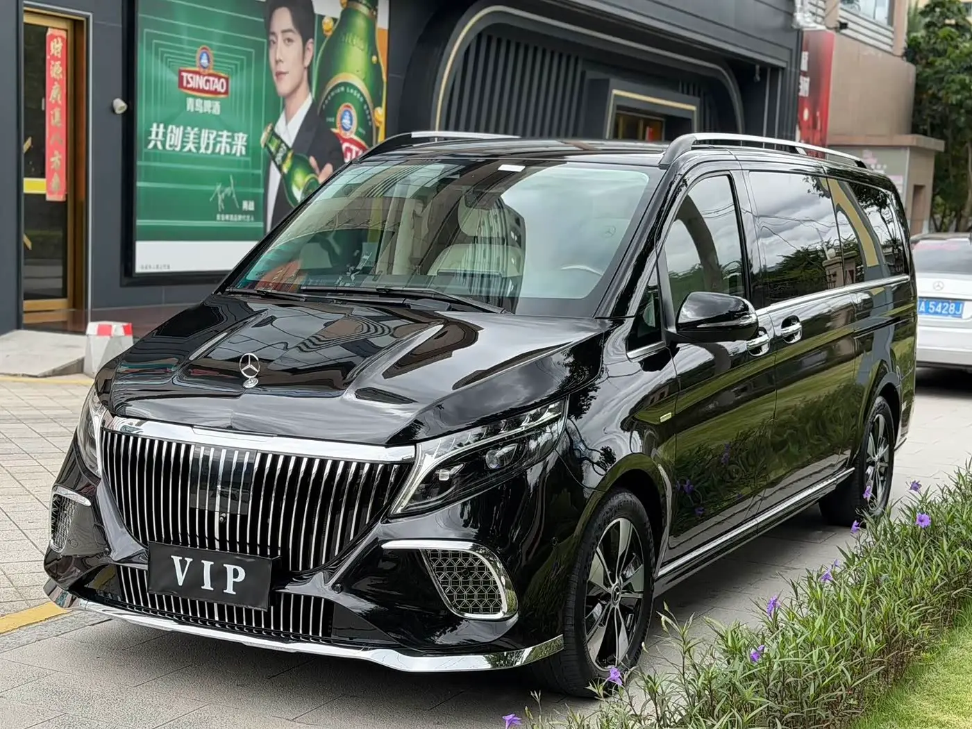 Mercedes-Benz V-Class 2024 — Photo 1/20