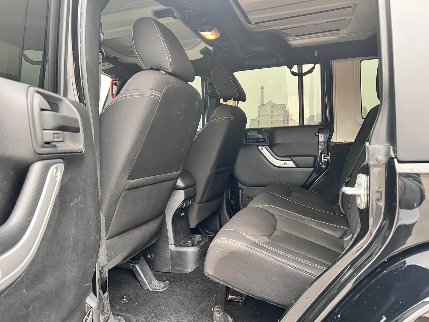 Jeep Wrangler 2015 — Photo 9/9