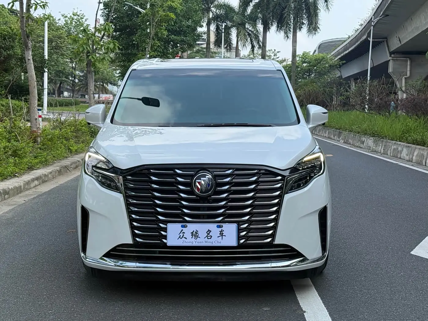 Buick GL8 2023 — Photo 2/20