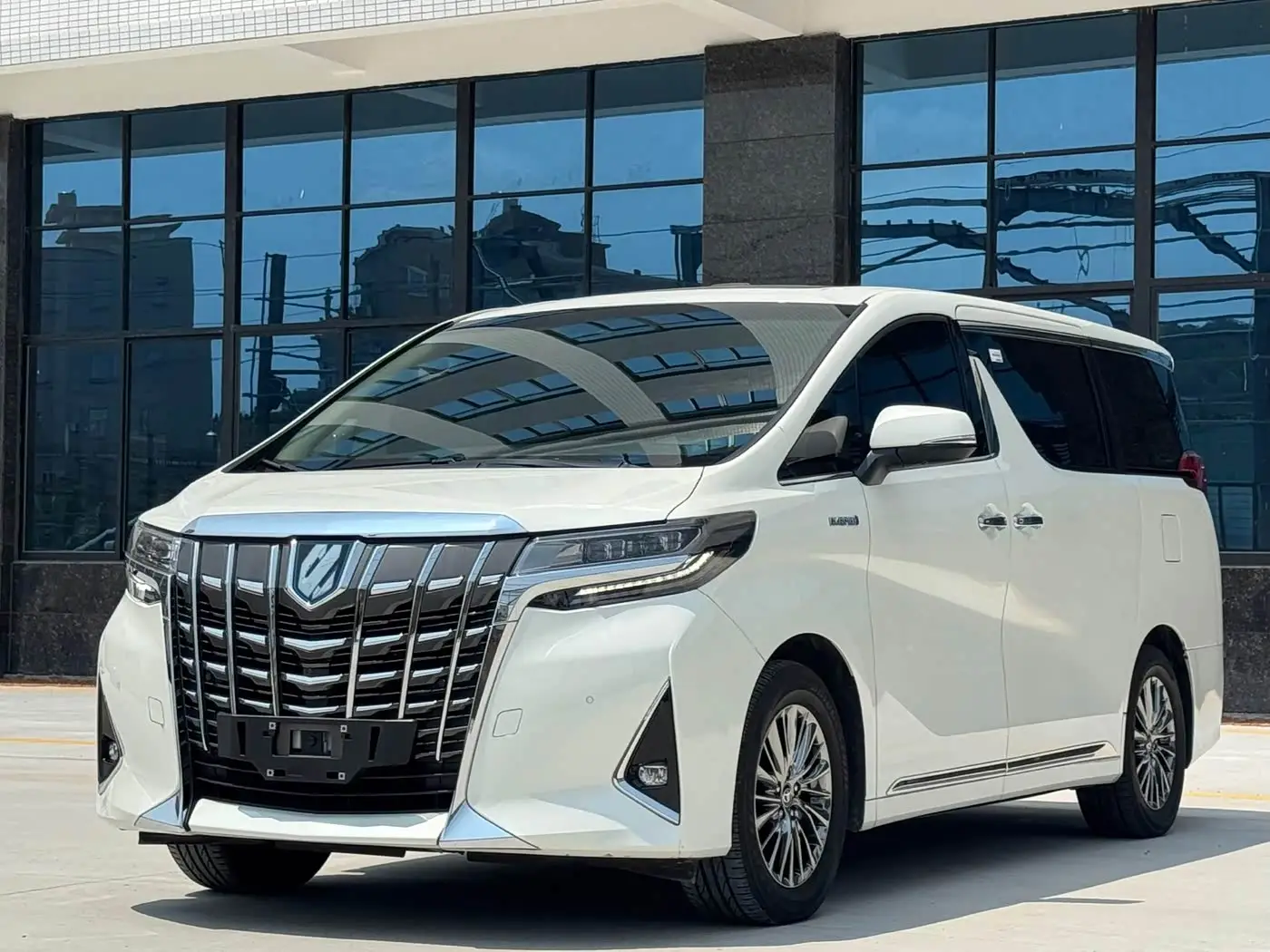 Toyota Alphard, 2022