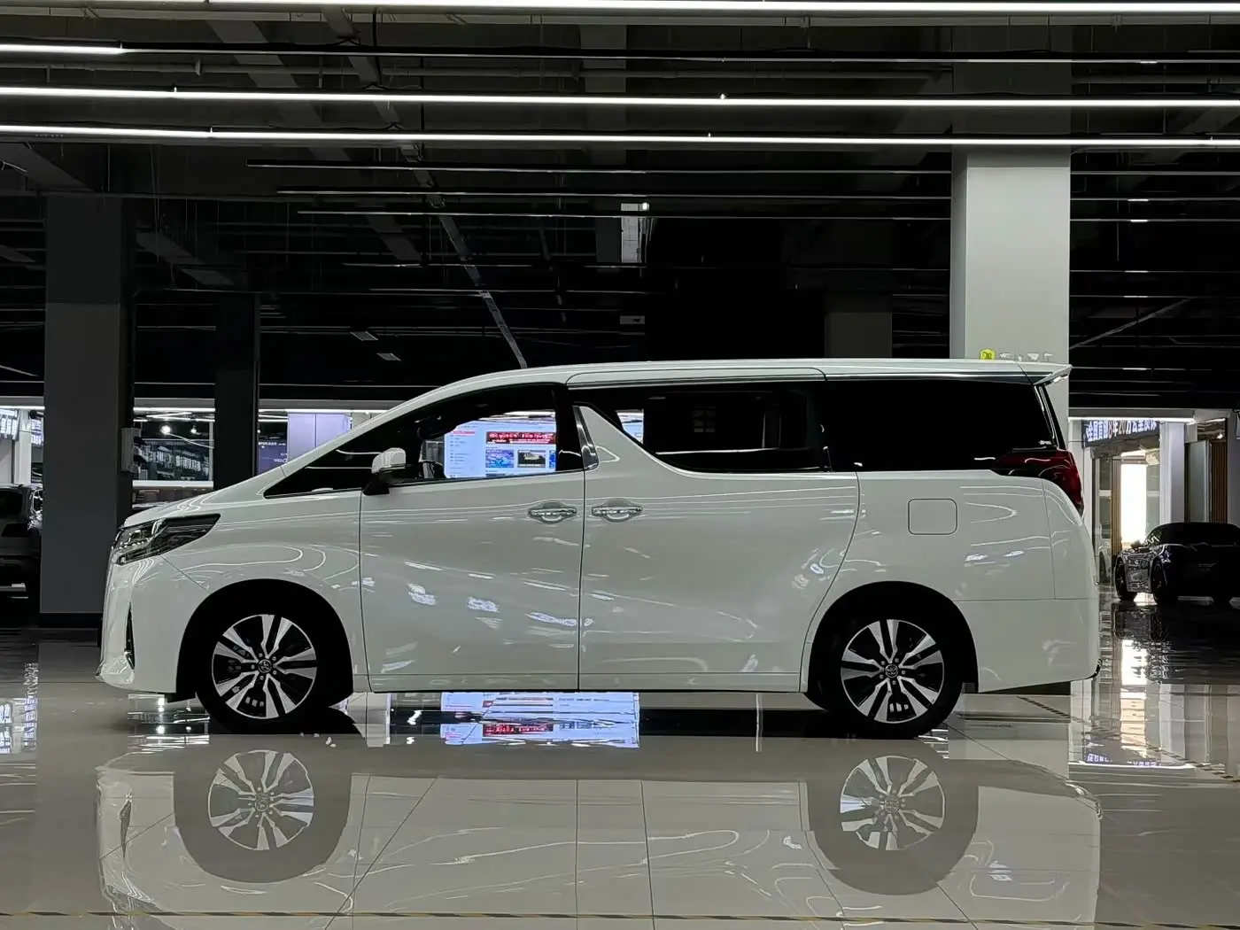 Toyota Alphard 2018 — Фото 3/7