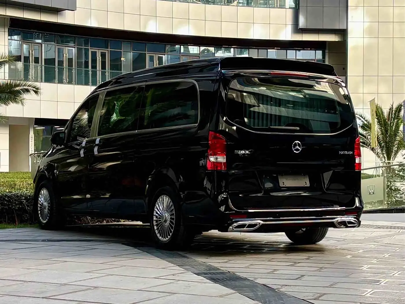 Mercedes-Benz Vito 2023 — Photo 5/9
