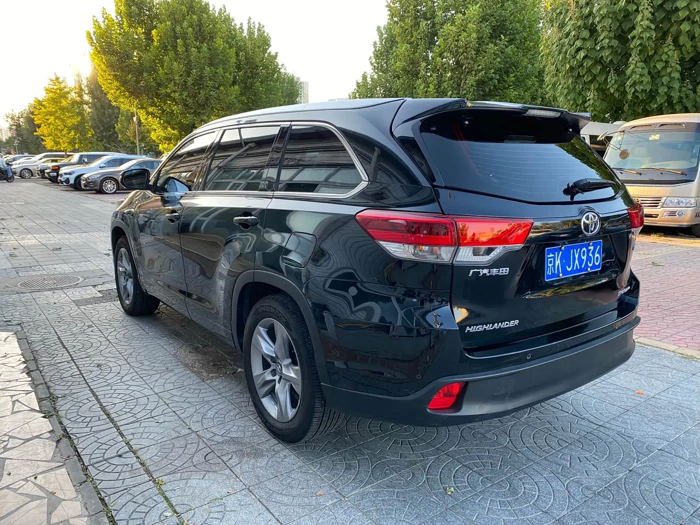 Toyota Highlander 2021 — Фото 4/17