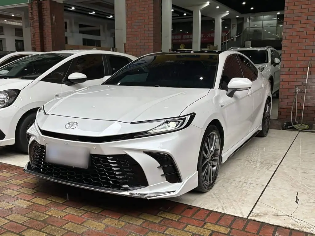 Toyota Camry 2024 — Фото 1/20