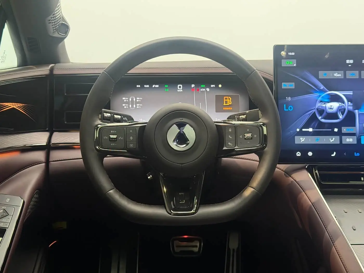Denza Z9GT 2025 — Photo 13/14