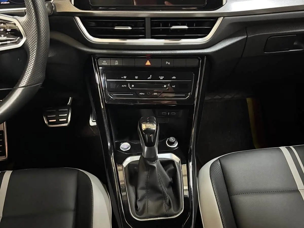 Volkswagen T-ROC 2023 — Şəkil 10/14