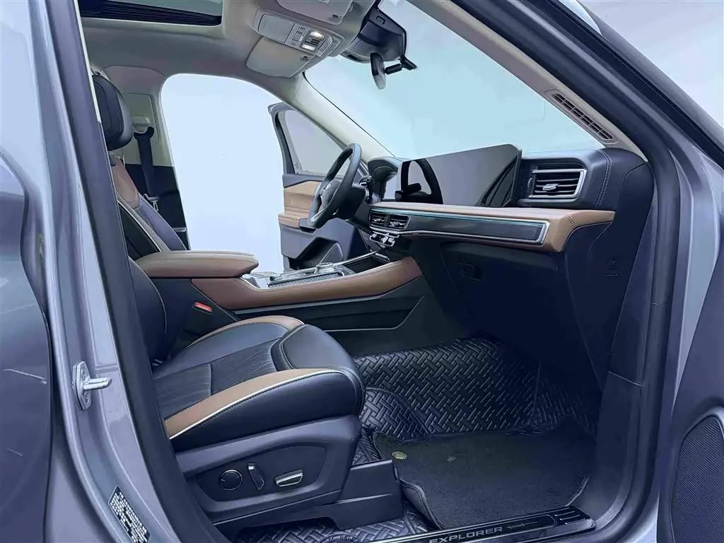 Ford Explorer 2023 — ფოტო 11/20