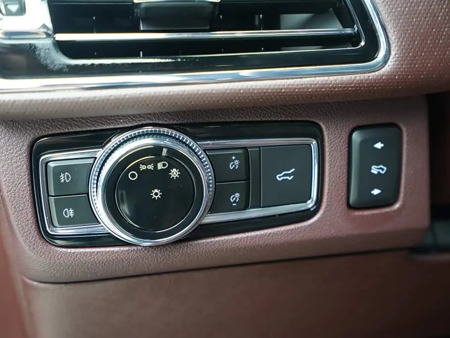 Lincoln Navigator 2022 — Photo 6/20