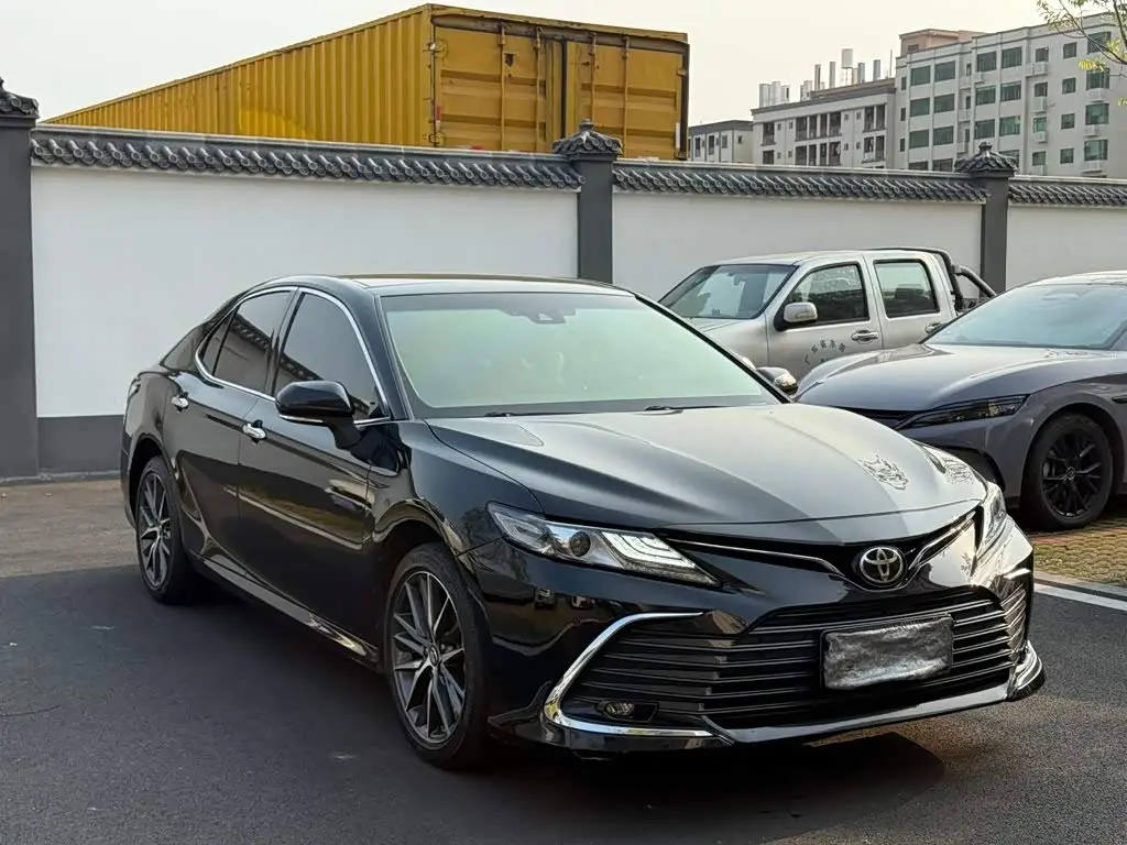 Toyota Camry 2022 — Photo 3/9