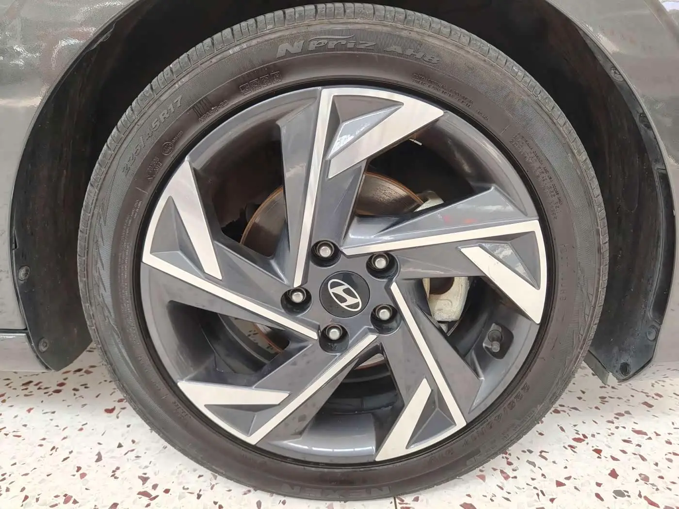 Hyundai Elantra 2023 — Photo 17/20