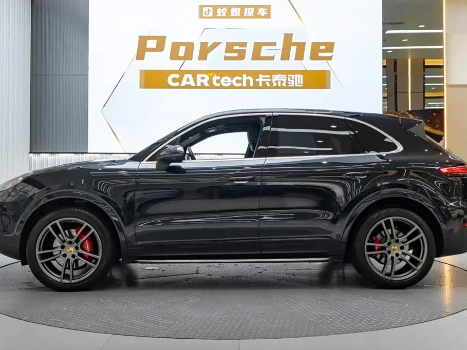 Porsche Cayenne 2019 — Photo 3/20