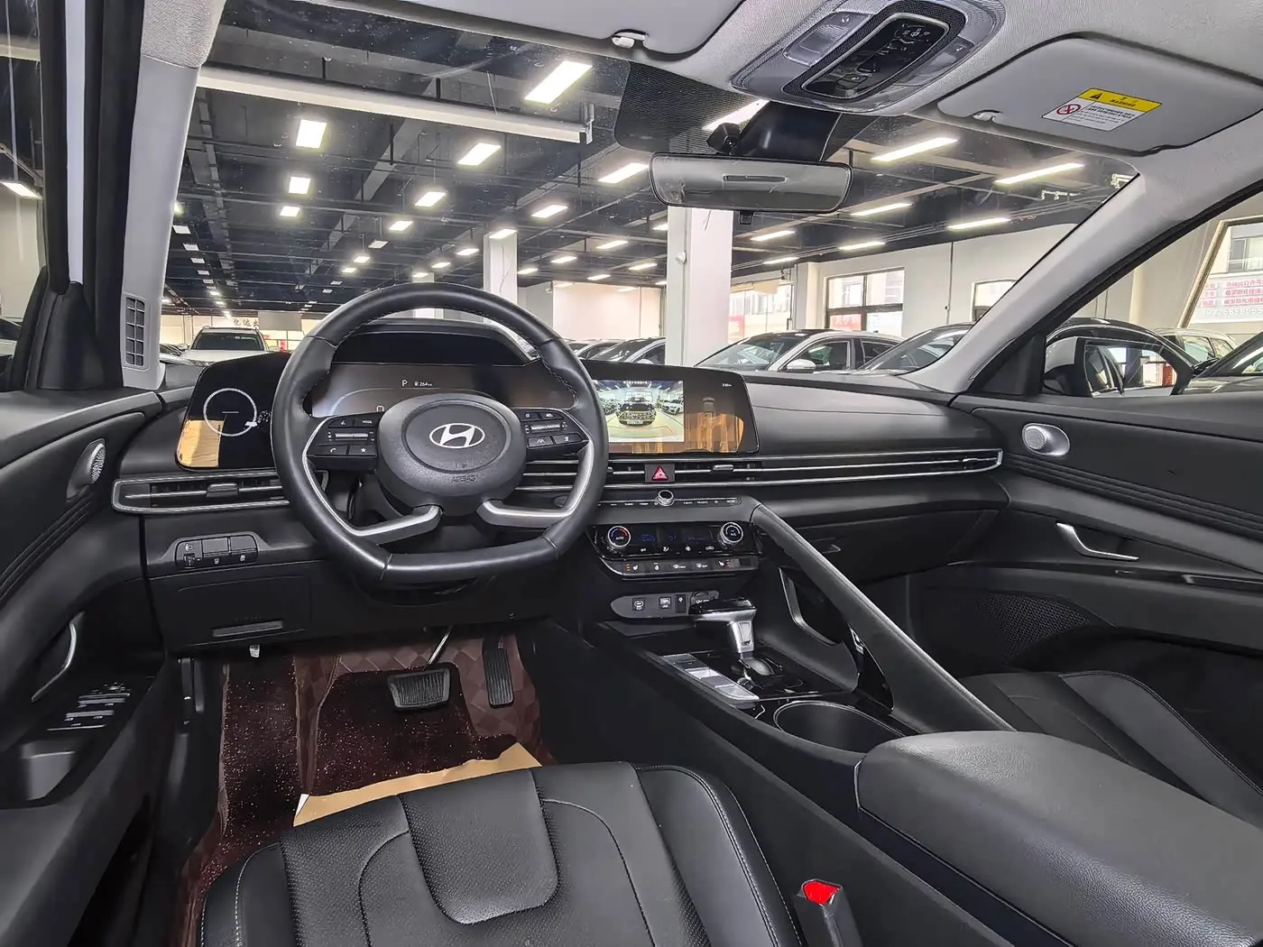 Hyundai Elantra 2023 — Photo 14/20