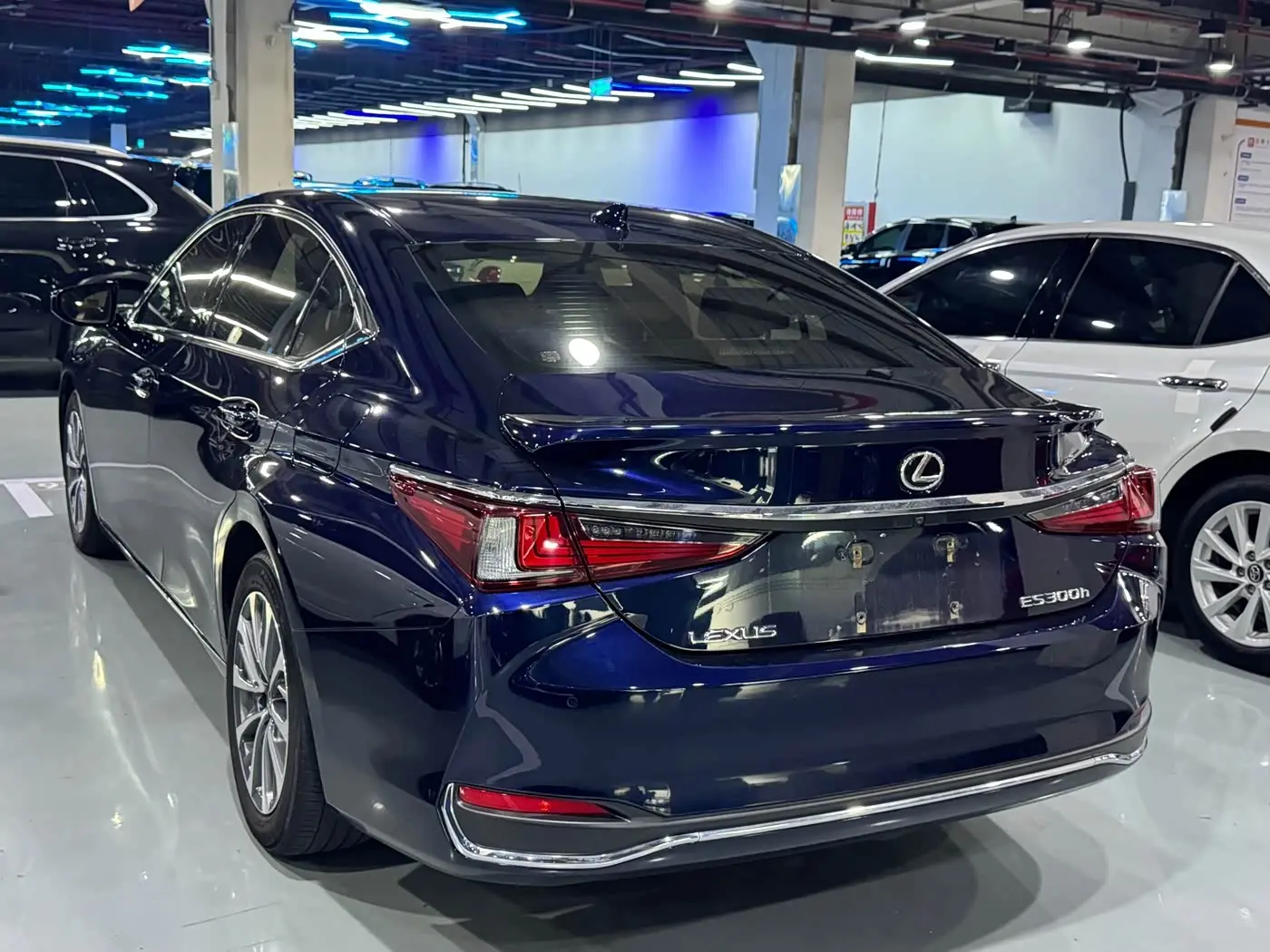 Lexus ES 2023 — Photo 17/17