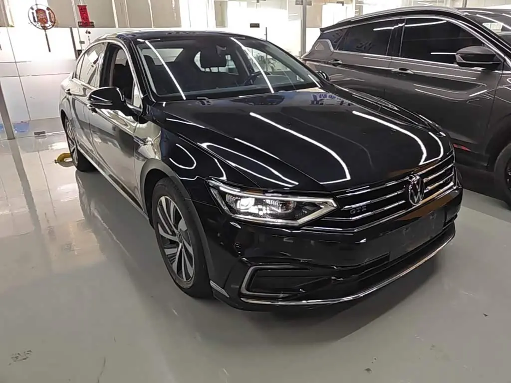 Volkswagen Magotan GTE Plug-in Hybrid 2022 — Фото 4/20
