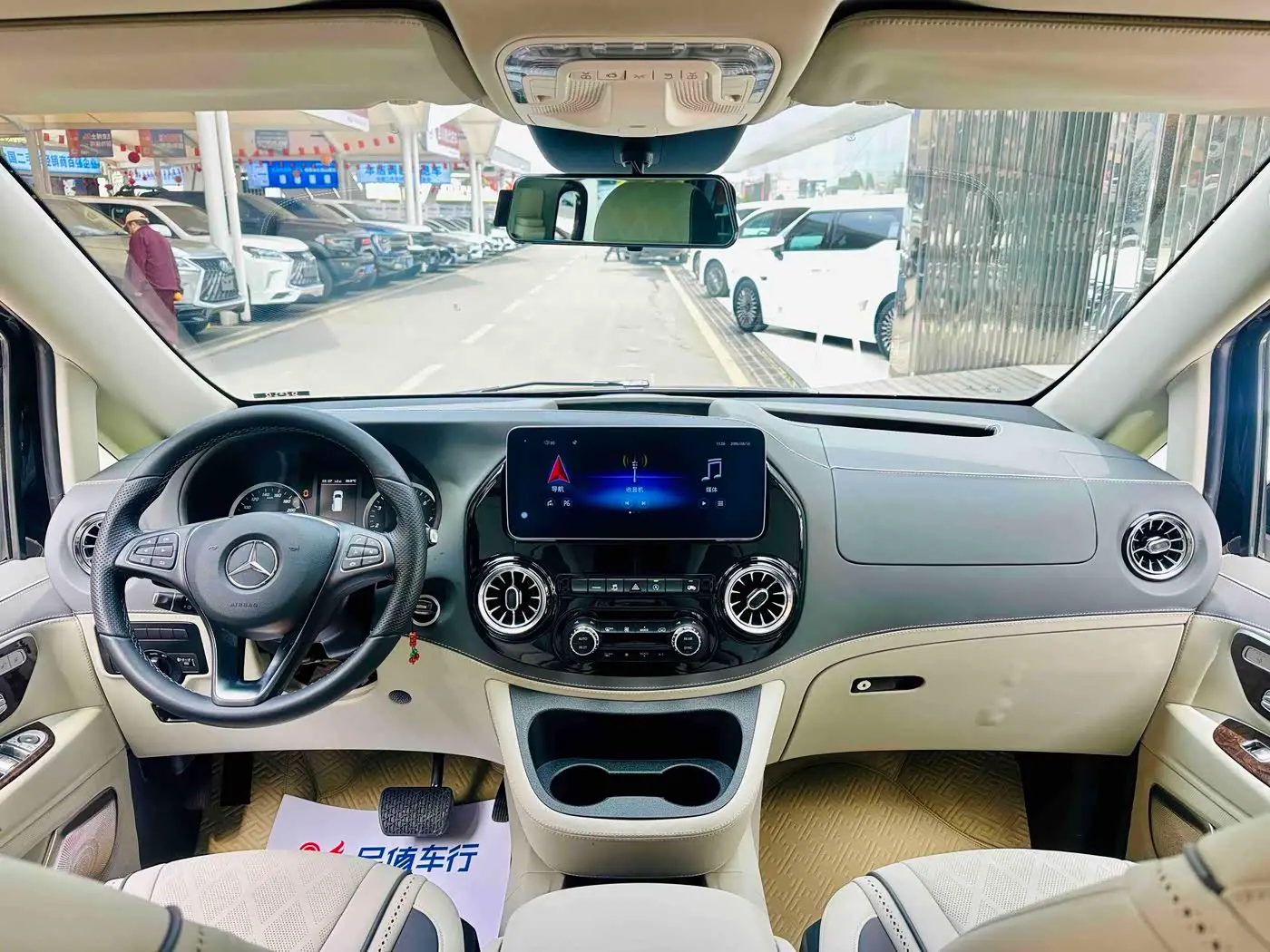 Mercedes-Benz Vito 2022 — Photo 5/15