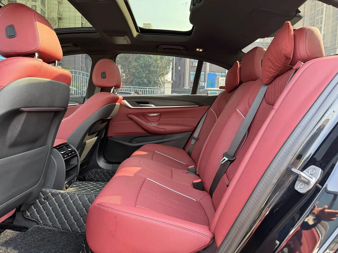 BMW 5 Series 2023 — Photo 8/16