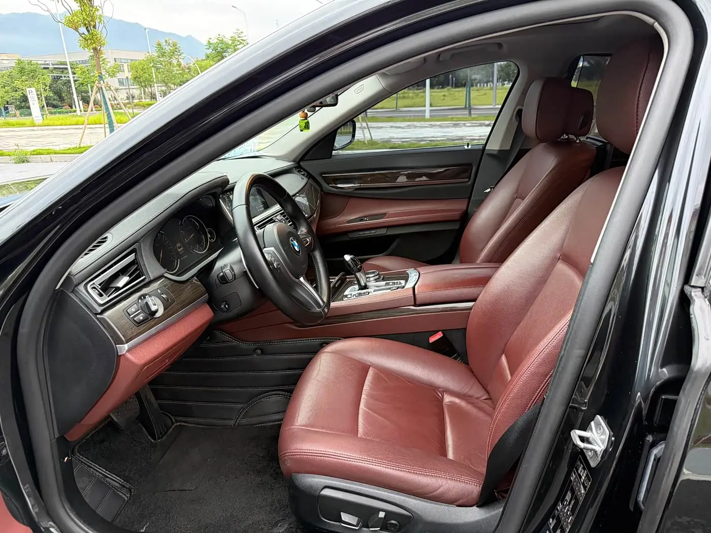 BMW 7 Series 2014 — Фото 10/16