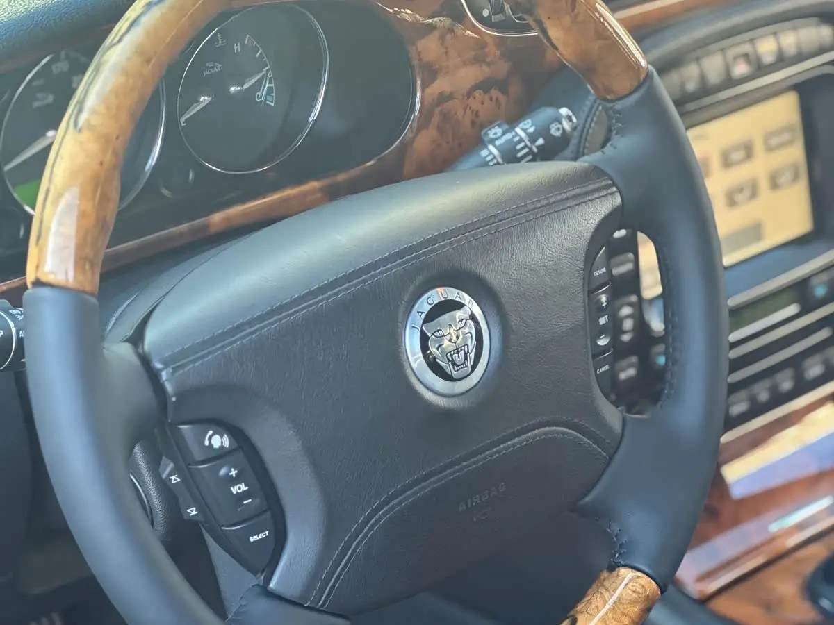 Jaguar XJ 2008 — Şəkil 8/19