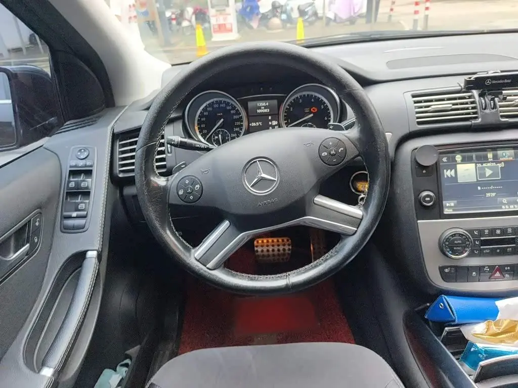 Mercedes-Benz R-Class 2015 — Photo 3/20