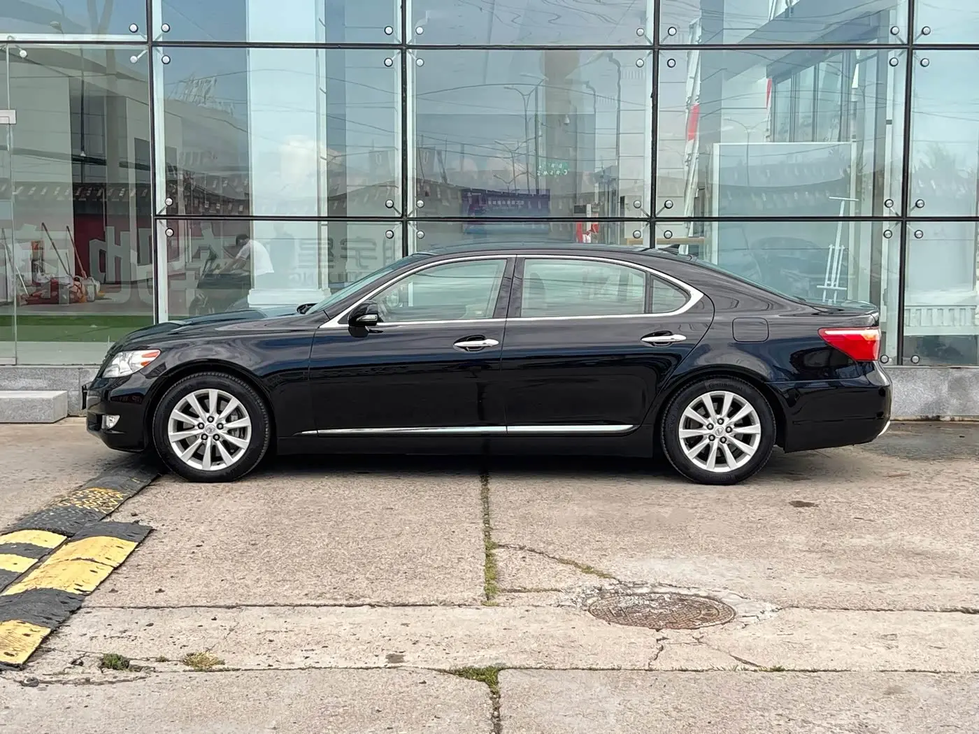 Lexus LS 2010 — Şəkil 8/20