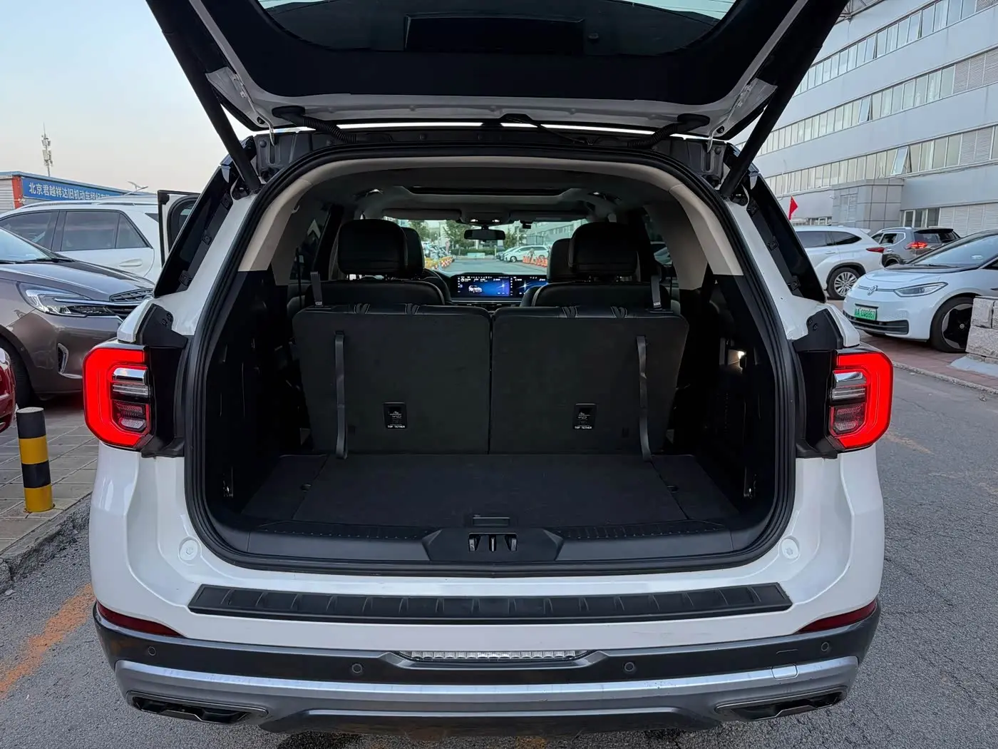 Ford Explorer 2023 — Фото 18/20