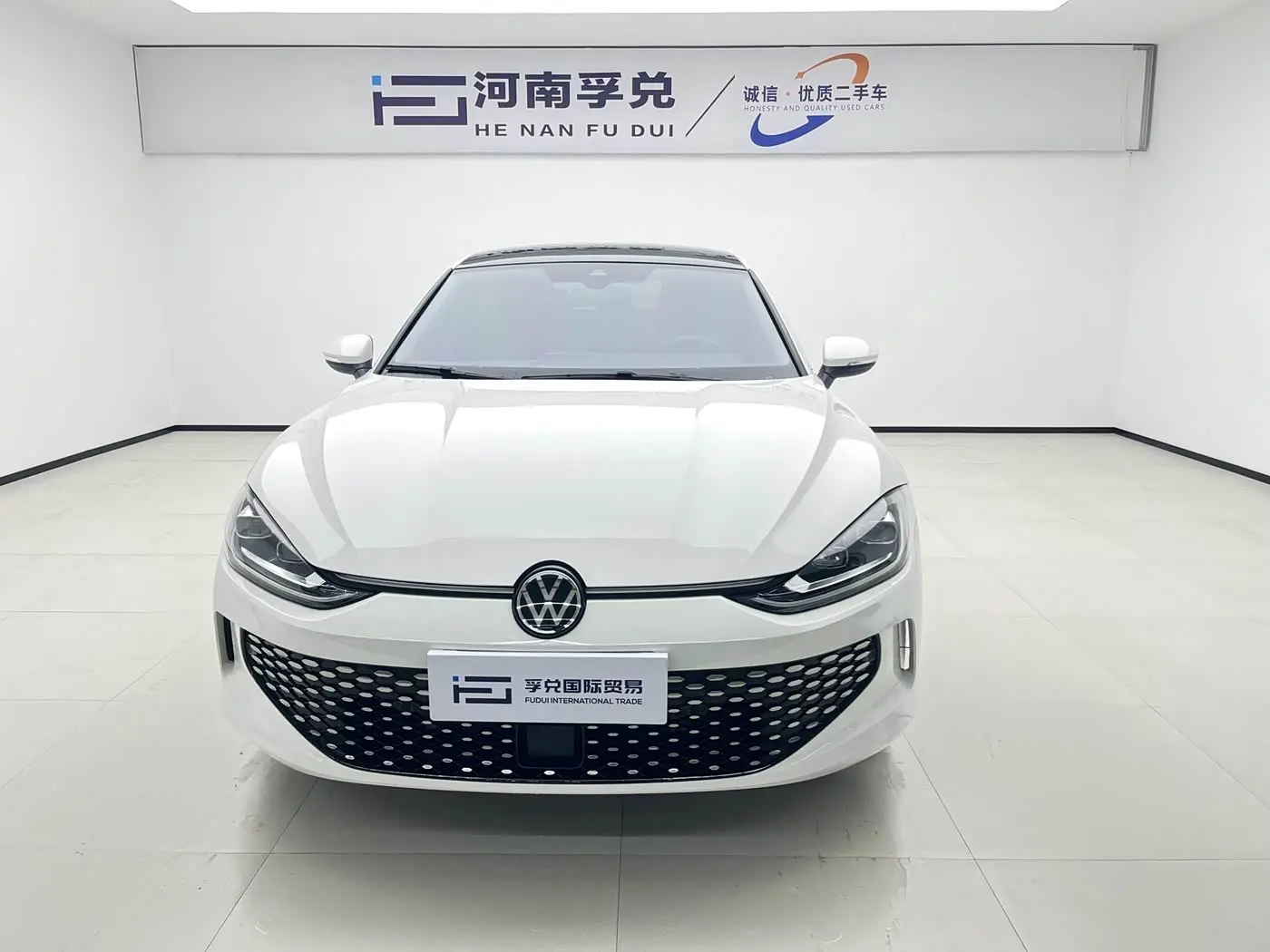 Volkswagen Lamando 2023 — Photo 2/12