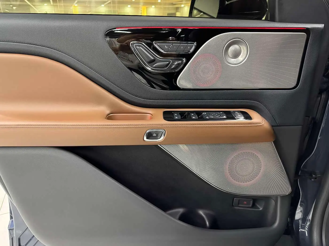 Lincoln Aviator 2023 — Фото 15/20