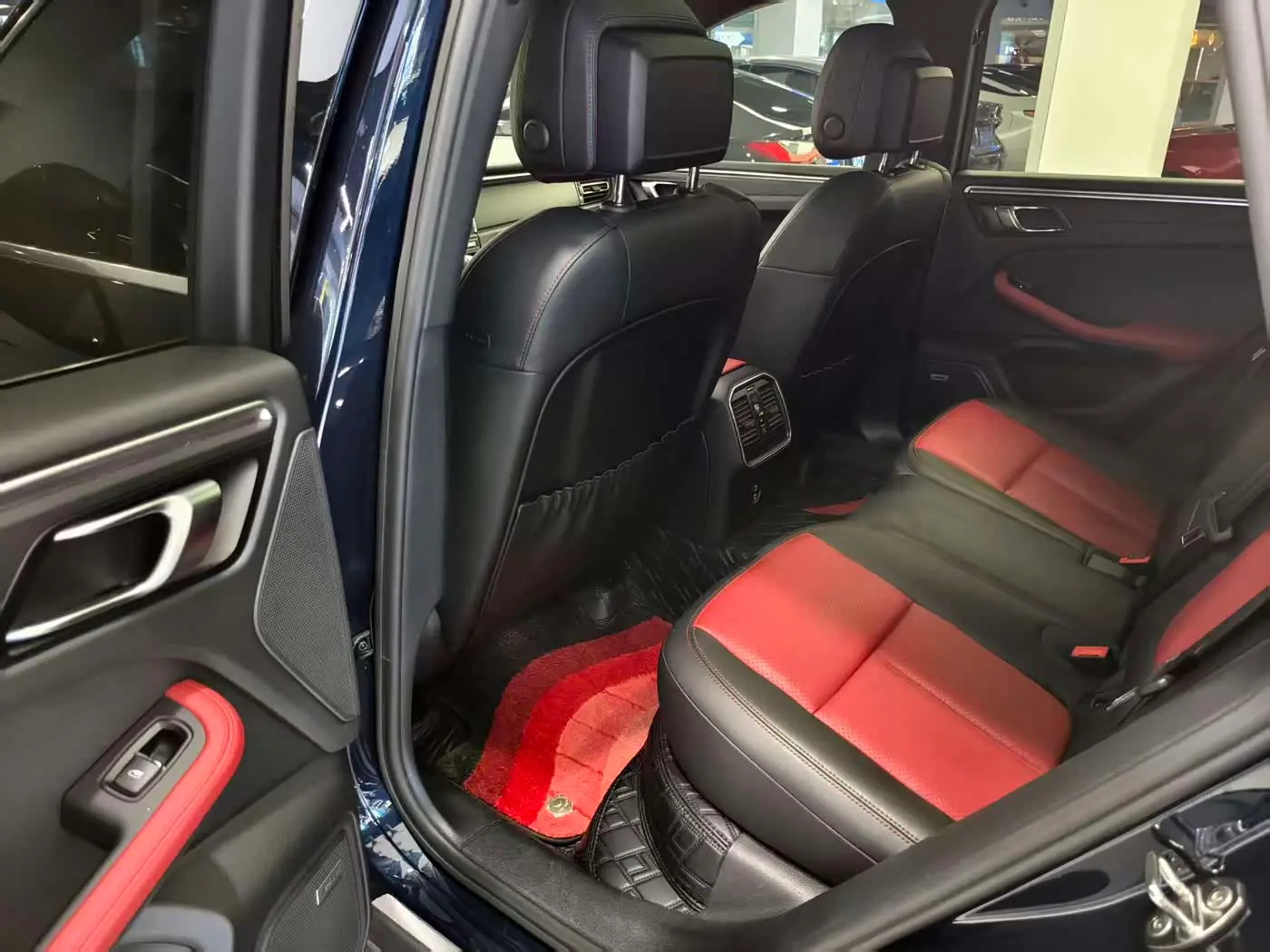 Porsche Macan 2021 — Photo 7/20