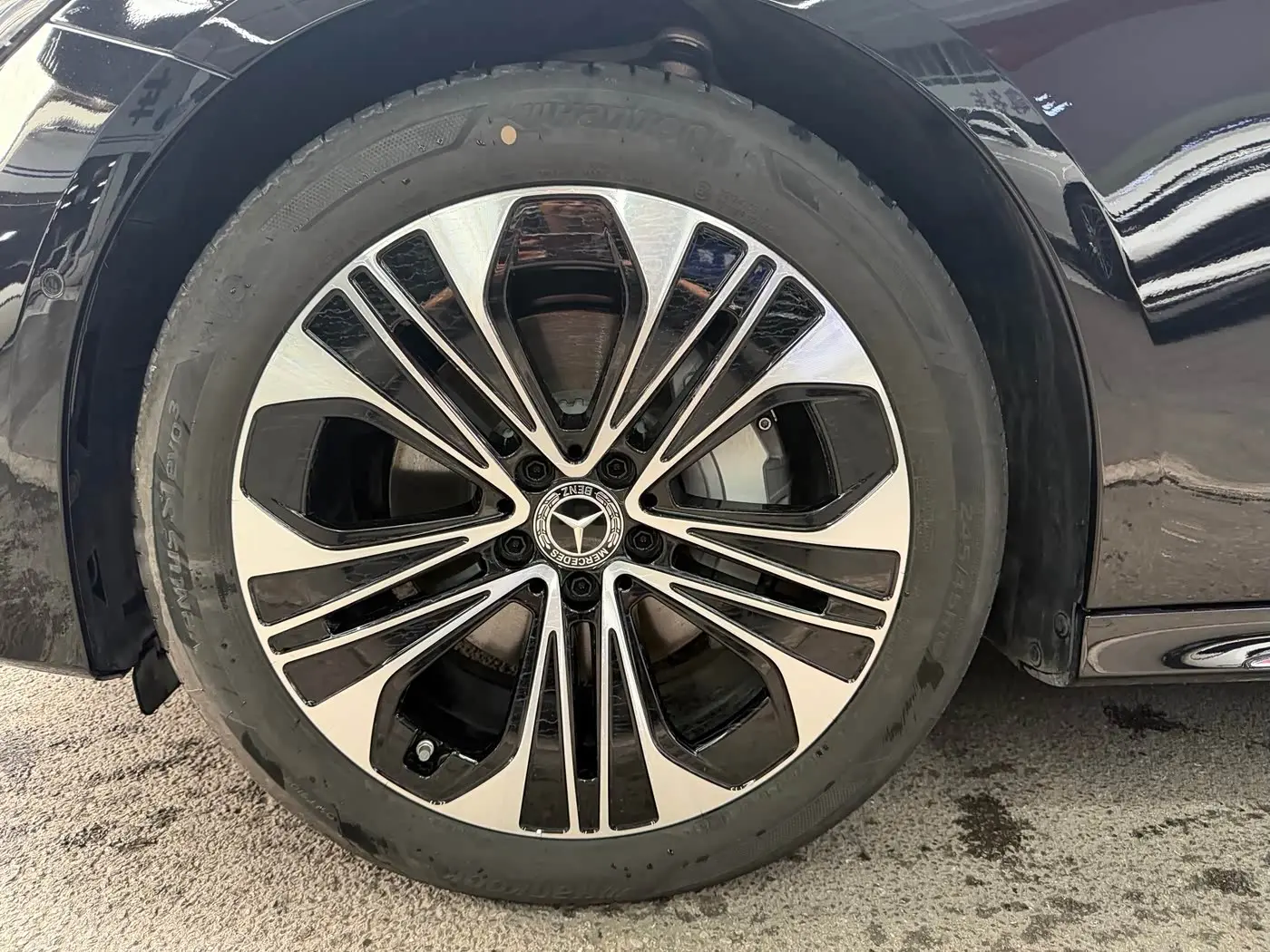 Mercedes-Benz E-Class 2025 — Photo 5/19