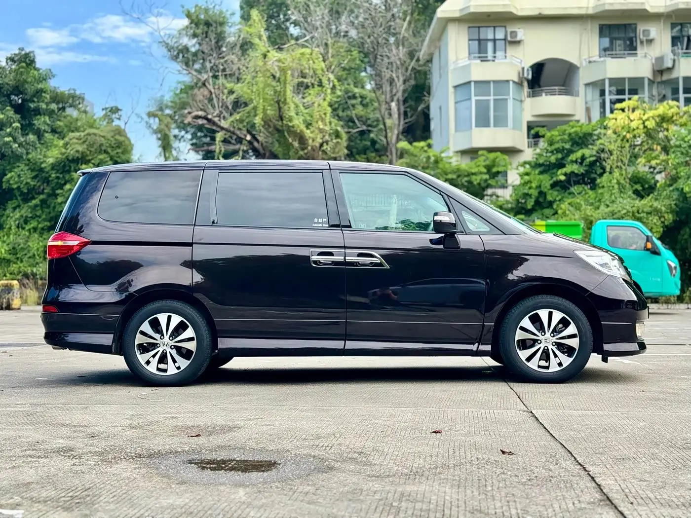 Honda Elysion 2014 — Photo 8/20