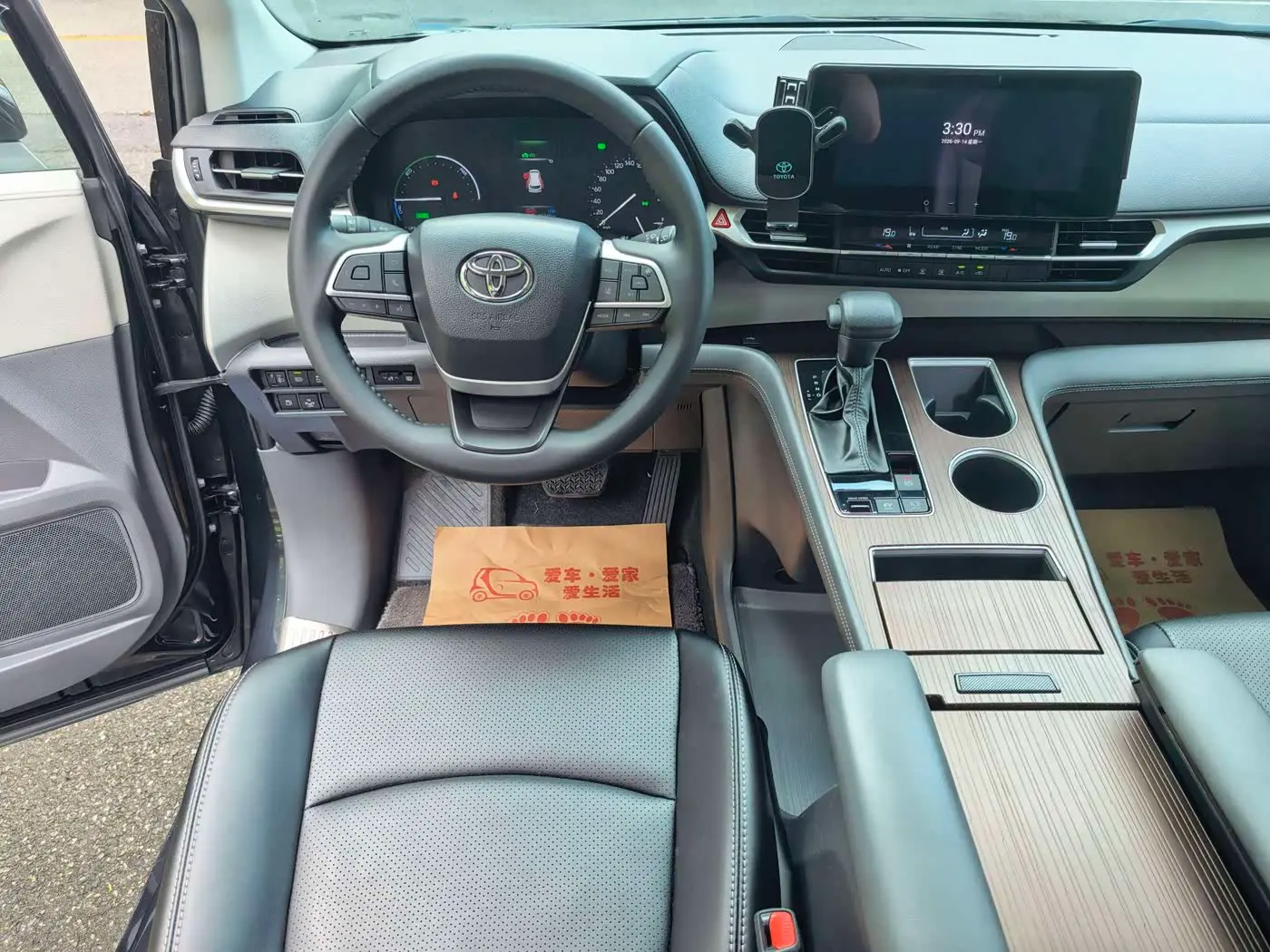 Toyota Sienna 2024 — Photo 14/20