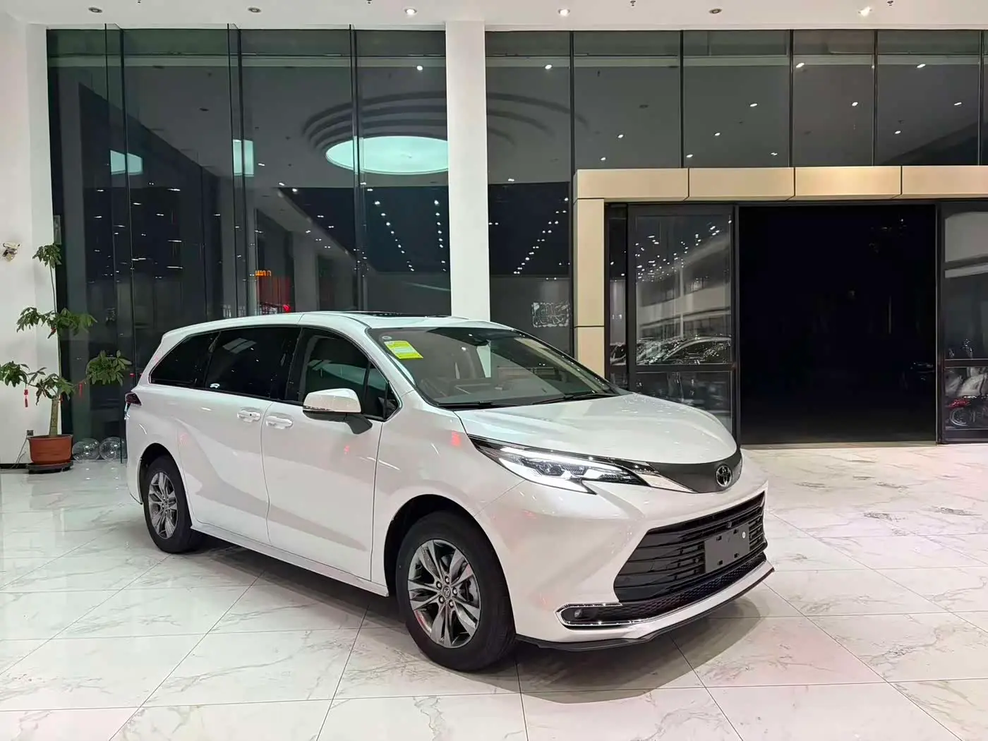 Toyota Sienna 2026 — Şəkil 3/15