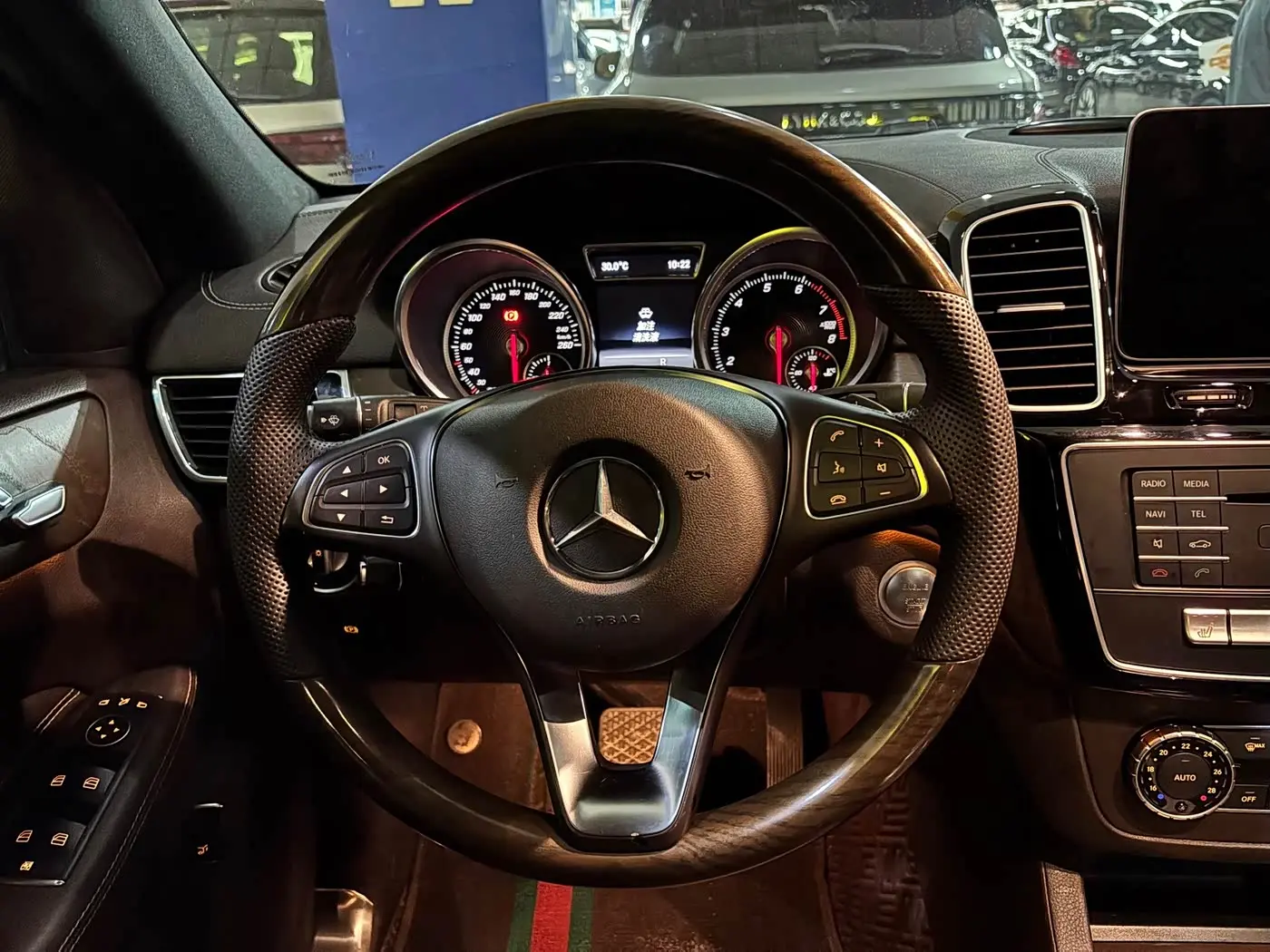 Mercedes-Benz GLE 2017 — Photo 9/14