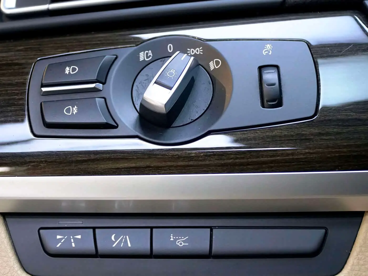 BMW 7 Series 2012 — Photo 16/20