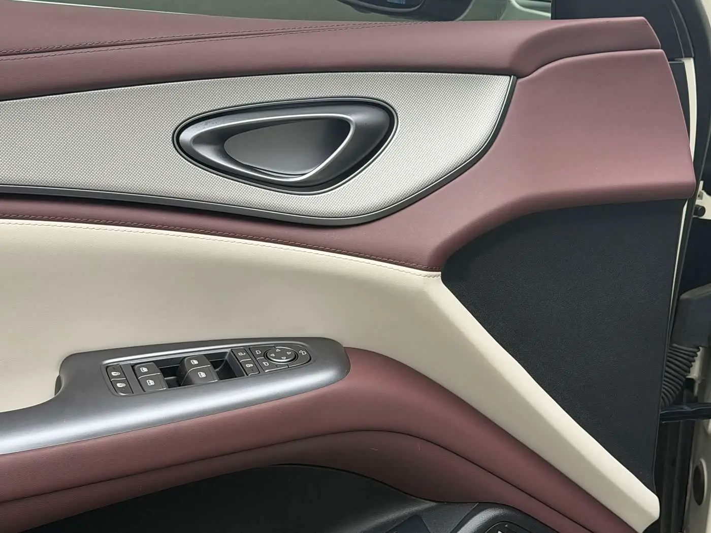 BYD Seal 07 DM-i 2025 — Фото 17/20