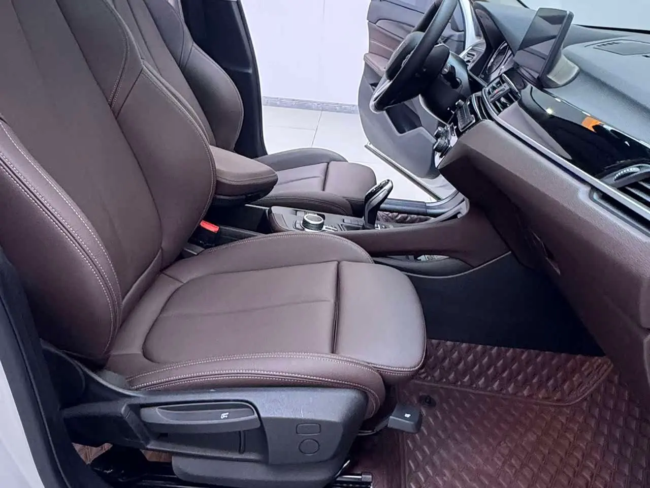 BMW X1 2022 — Фото 10/20