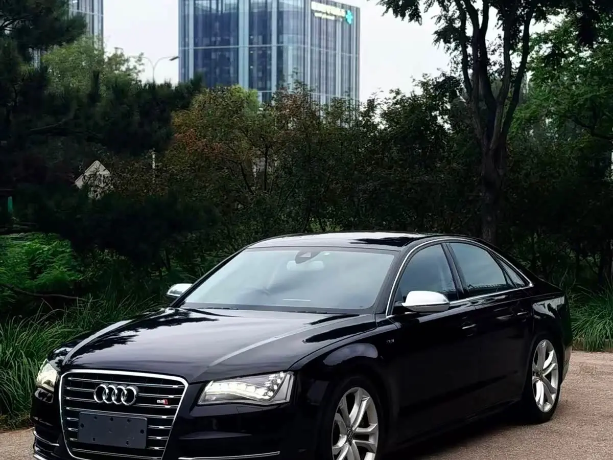 Audi S8 2014 — Photo 1/13