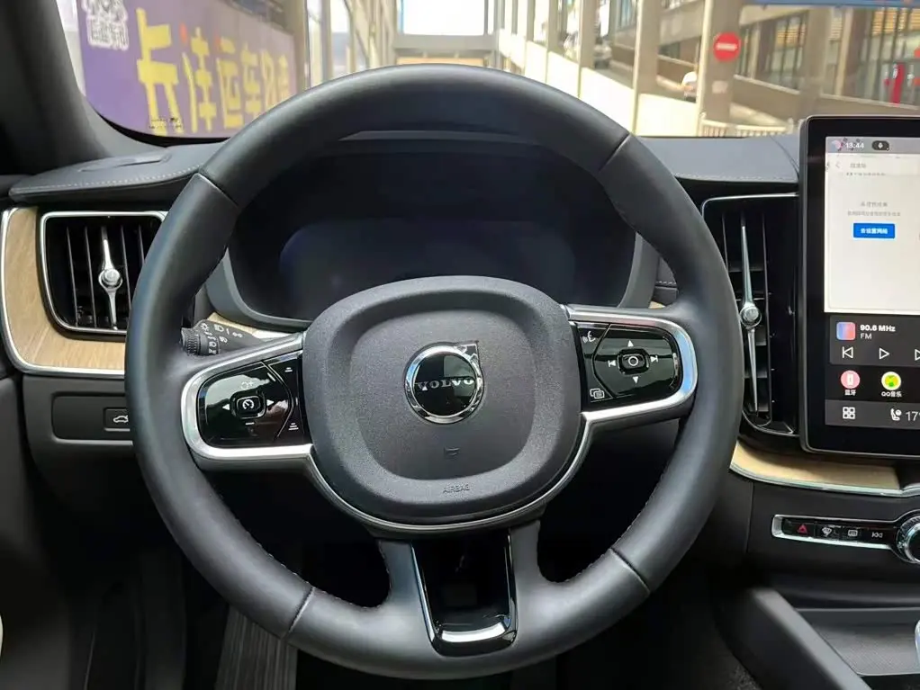 Volvo XC60 2025 — Photo 13/14