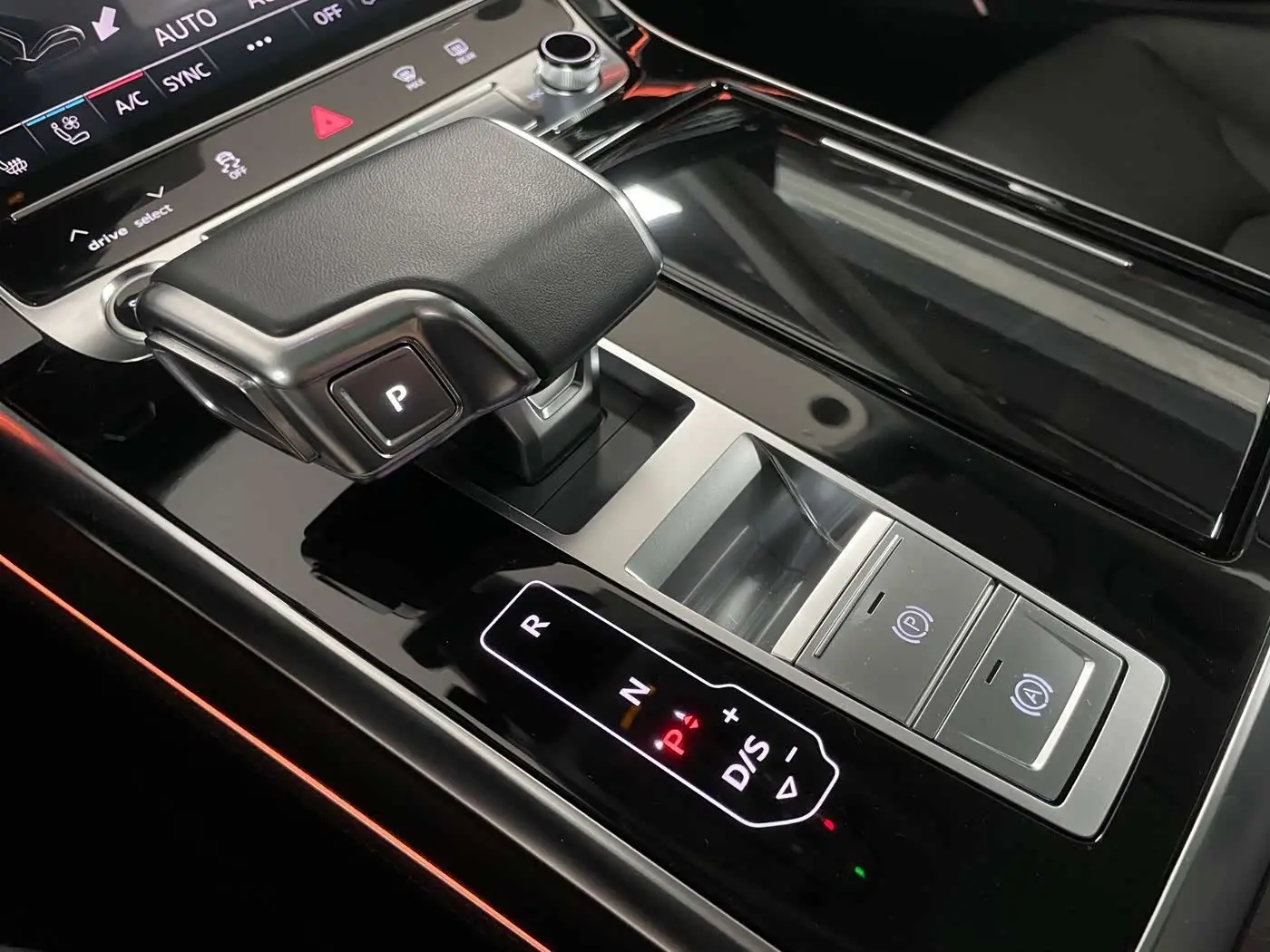 Audi Q8 2024 — Фото 15/20