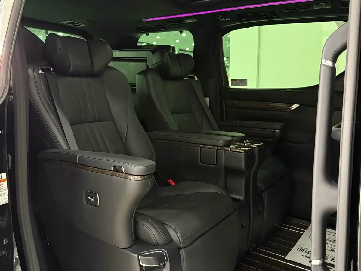 Toyota Alphard 2020 — Фото 13/20