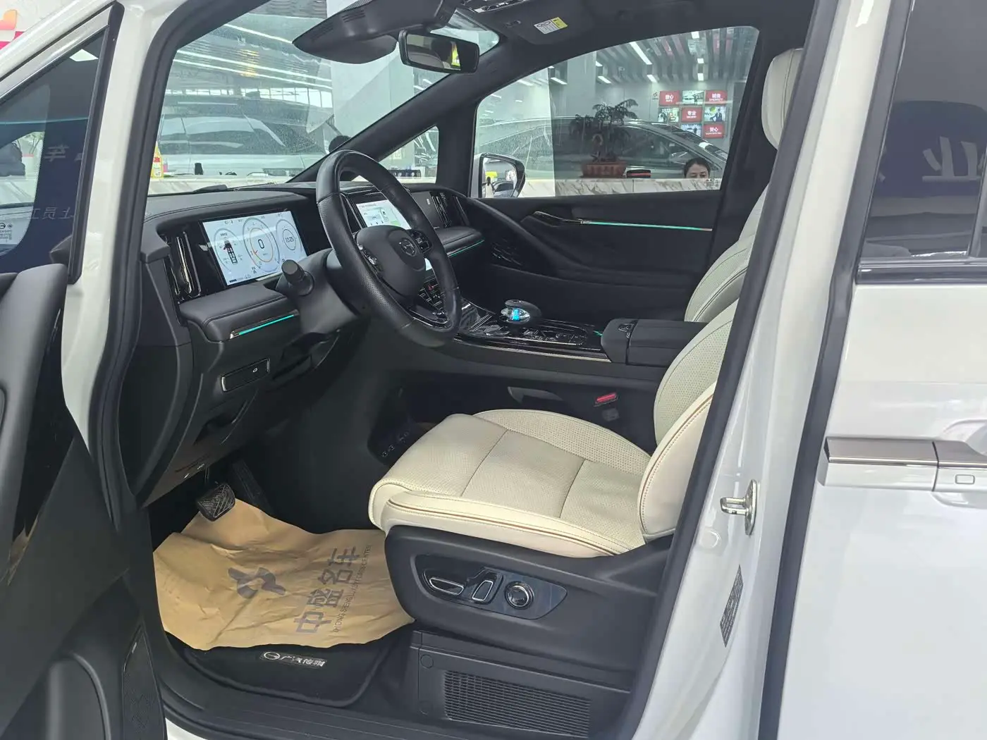 GAC Trumpchi Trumpchi M8 2023 — Photo 8/20