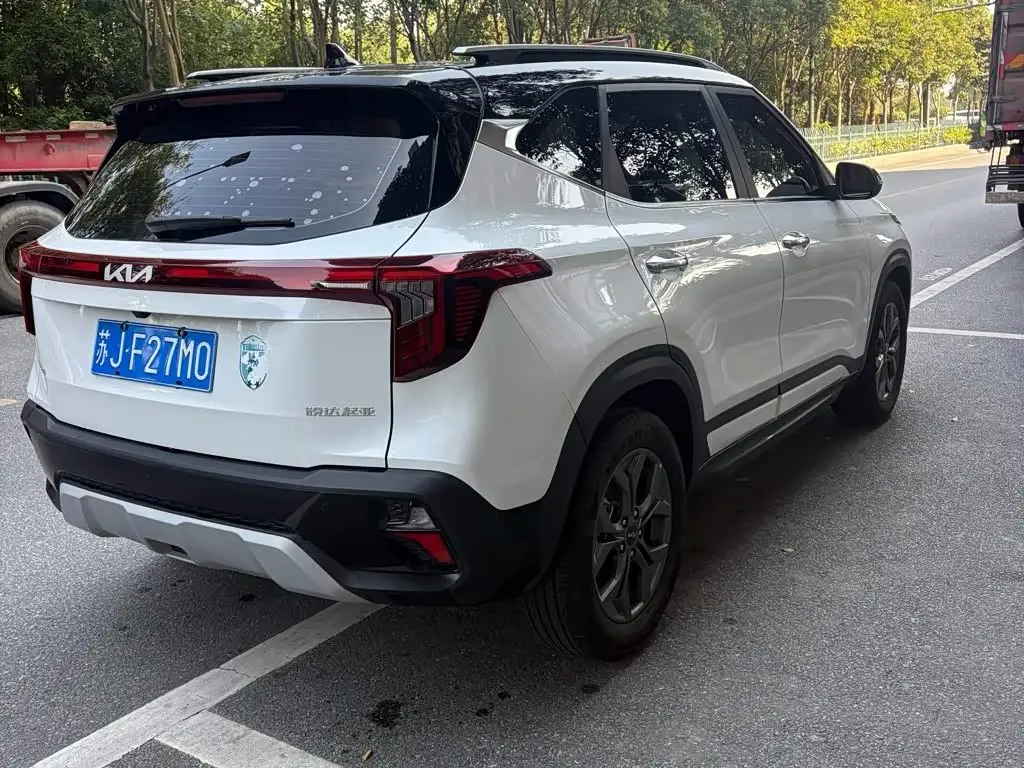 Kia Seltos 2023 — Photo 5/11