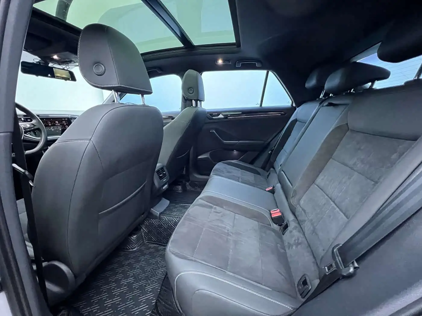 Volkswagen T-ROC 2021 — Photo 2/20