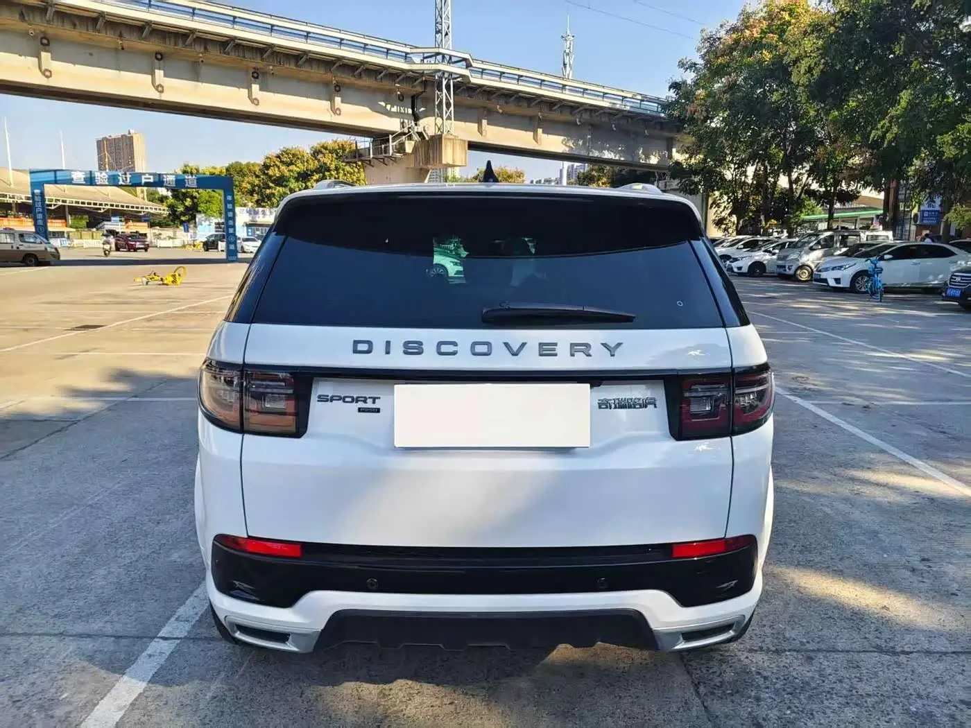 Land Rover Discovery Sport 2022 — Фото 8/9