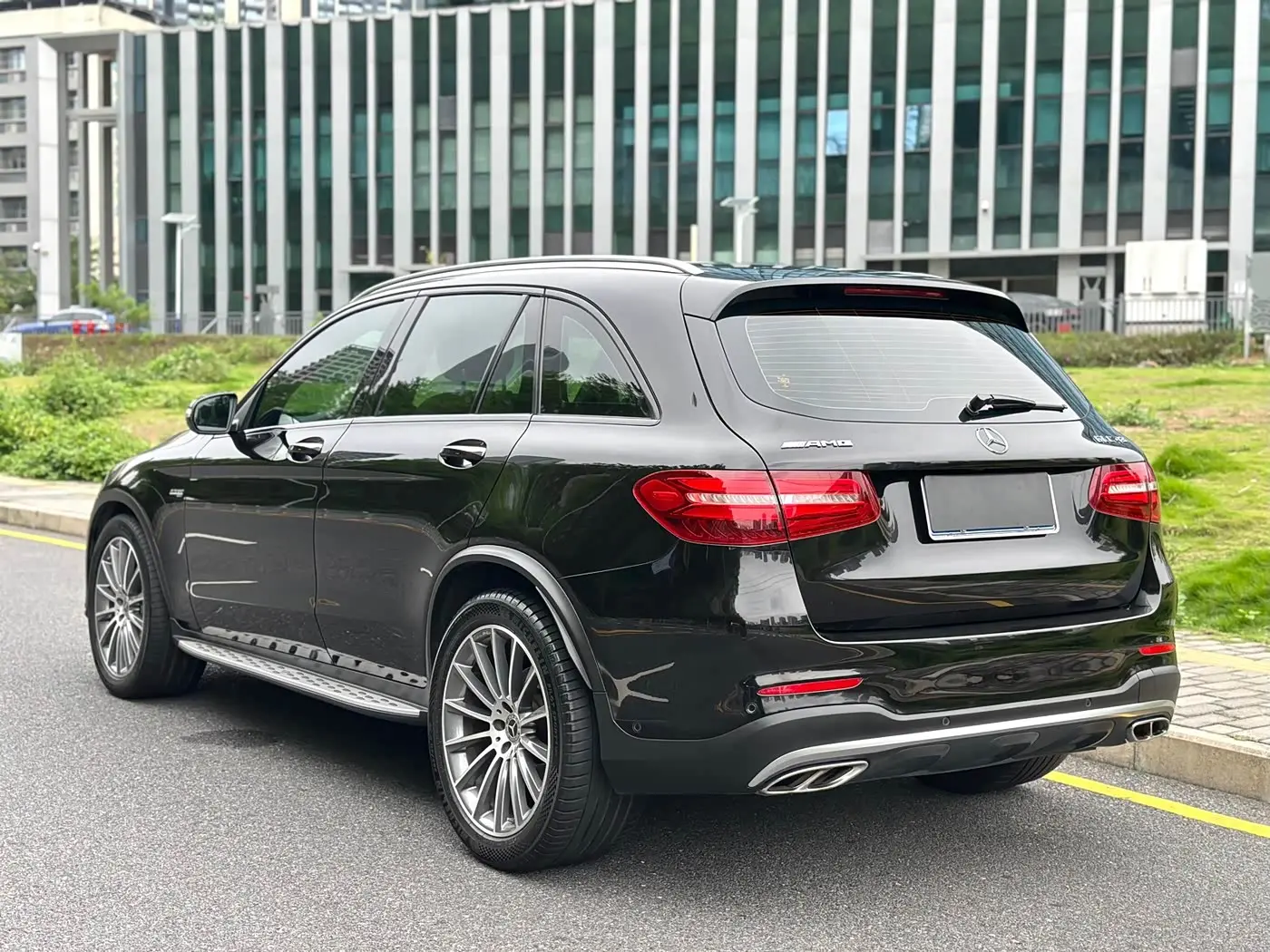 Mercedes-Benz GLC AMG 2018 — Photo 9/19