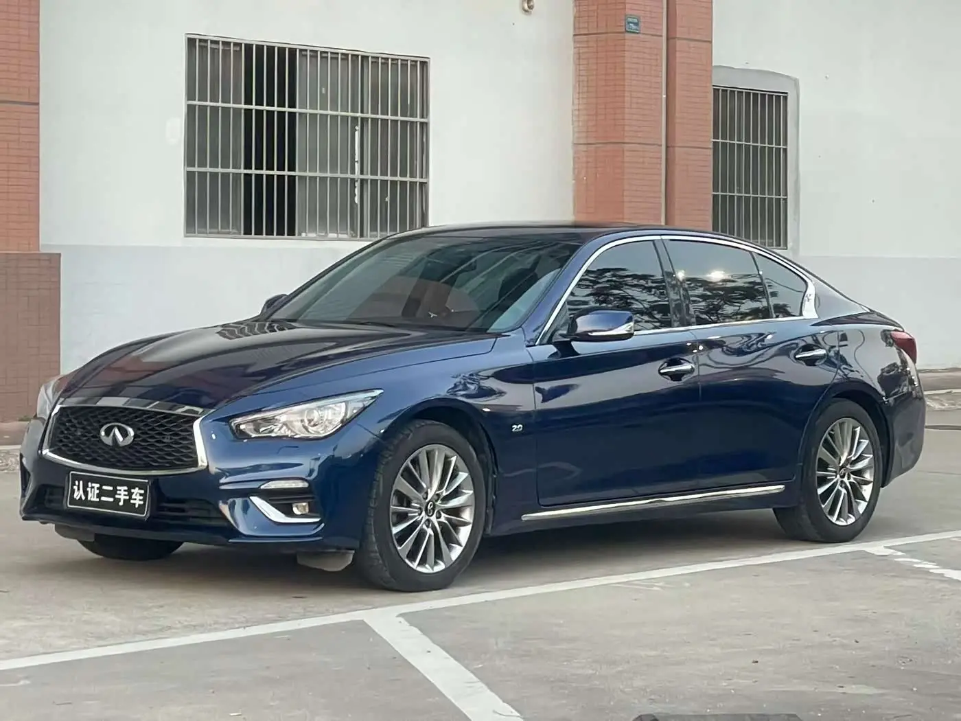 Infiniti Q50L 2022 — Фото 1/10
