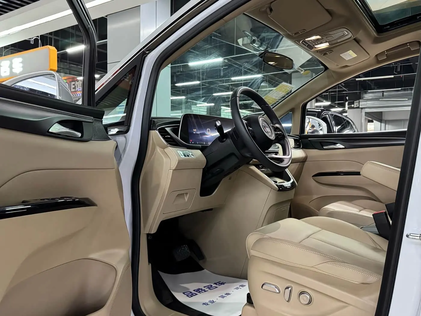 Buick GL8 2025 — Photo 7/19