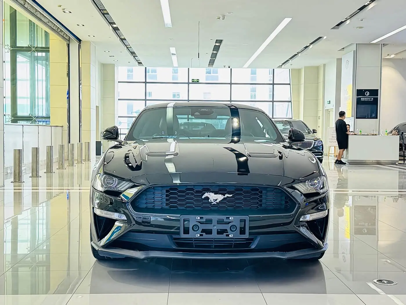 Ford Mustang 2022 — Photo 1/20