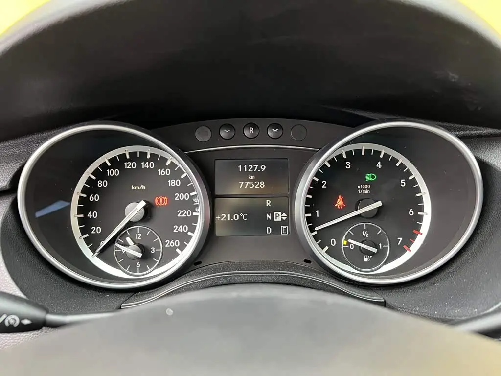 Mercedes-Benz R-Class 2017 — Photo 17/20